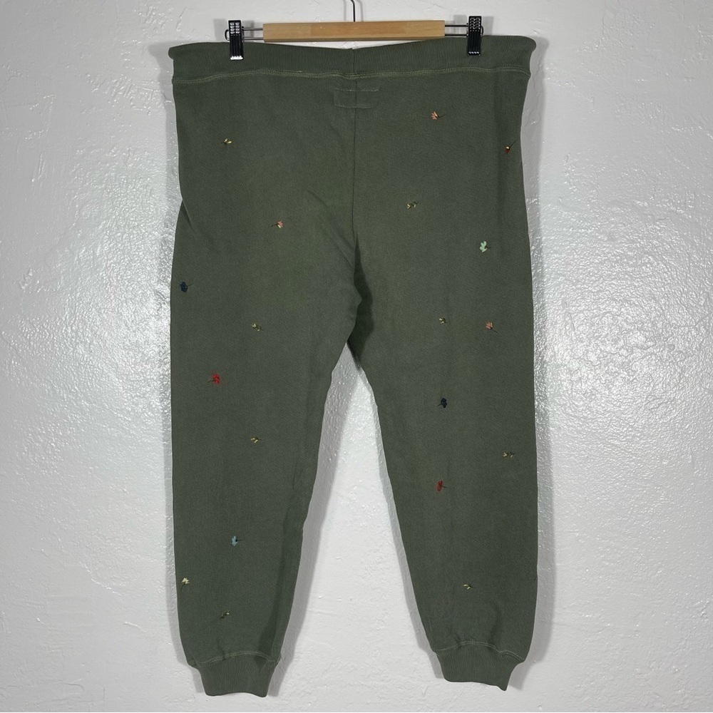THE GREAT. The Cropped Sweatpants With Tossed Floral Embroidery in Army Sz-3 = L - Picture 6 of 10